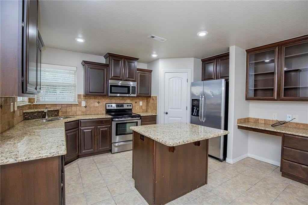 6105 South 38th Street - Photo 3 of 20