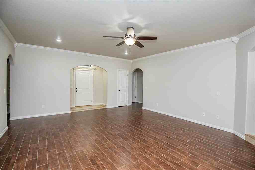 6105 South 38th Street - Photo 5 of 20