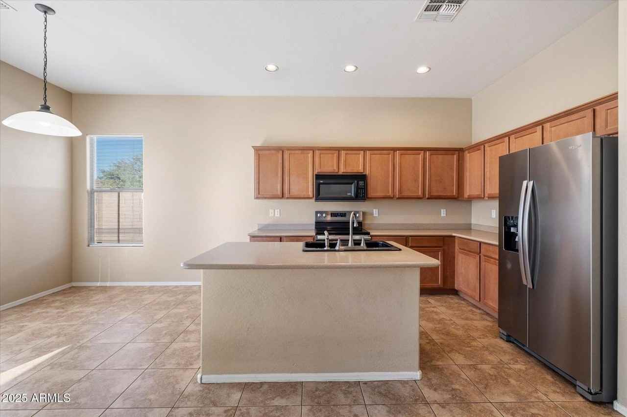 35414 N 32nd Dr - Photo 7 of 28