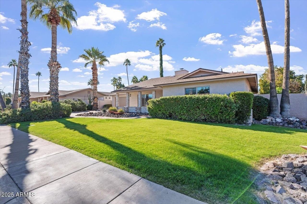 8635 Via De La Gente - Photo 2 of 28