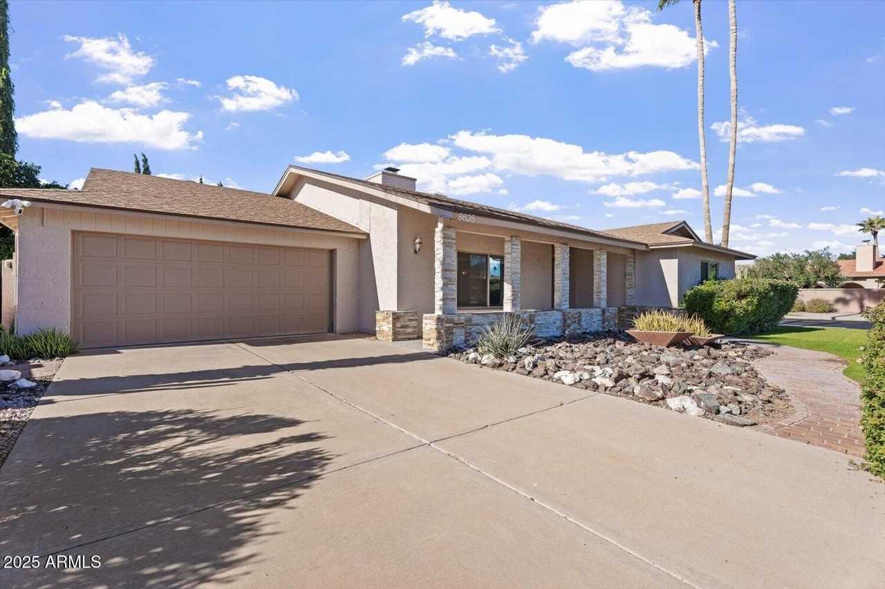 8635 Via De La Gente - Photo 3 of 28