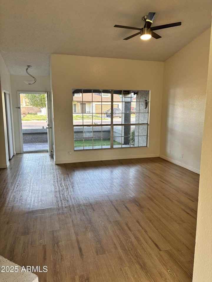 8735 West Hazelwood Street - Photo 5 of 12