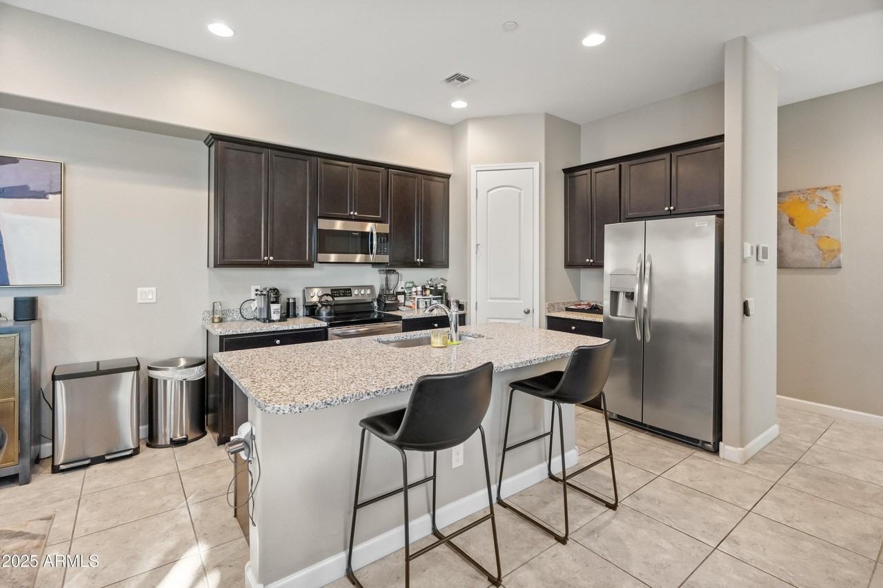 3020 N 37th Pl - Photo 4 of 23