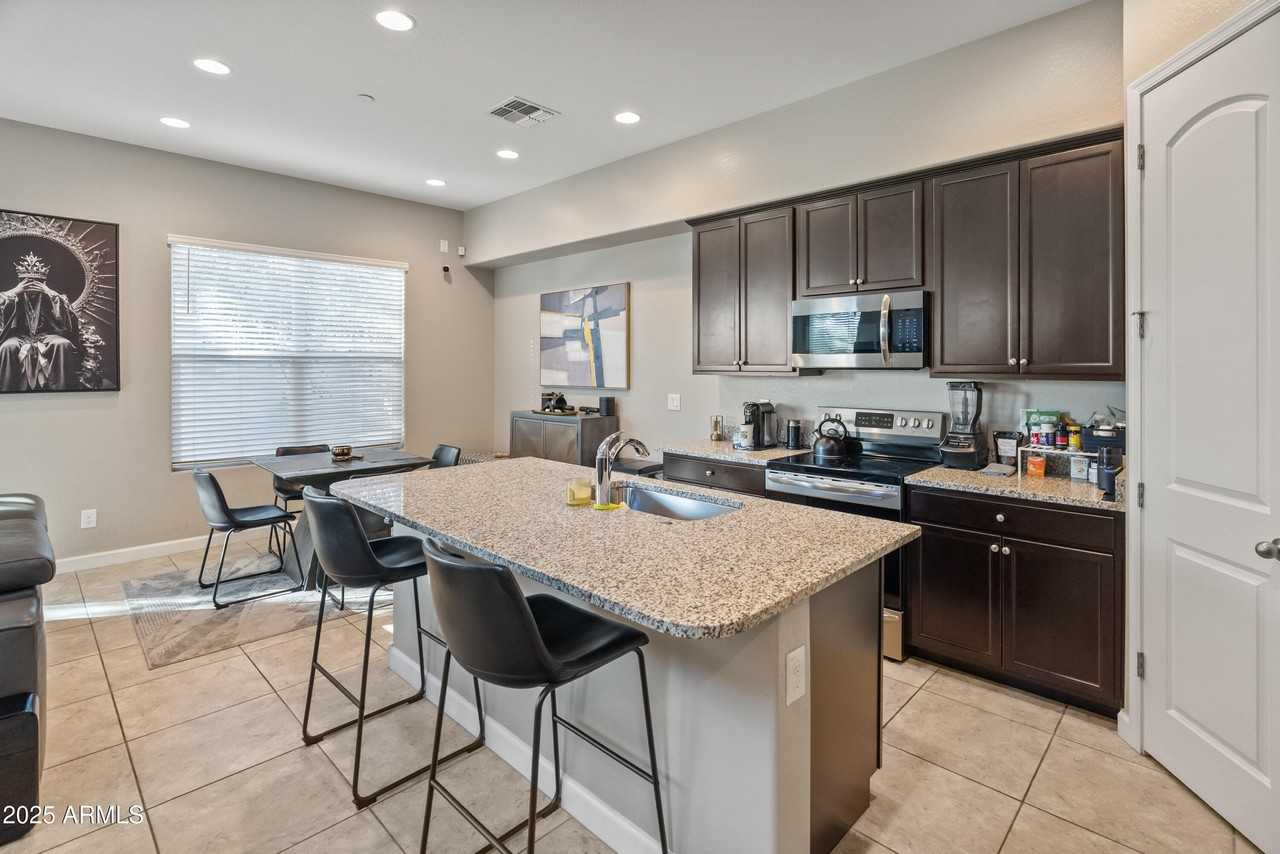 3020 N 37th Pl - Photo 5 of 23