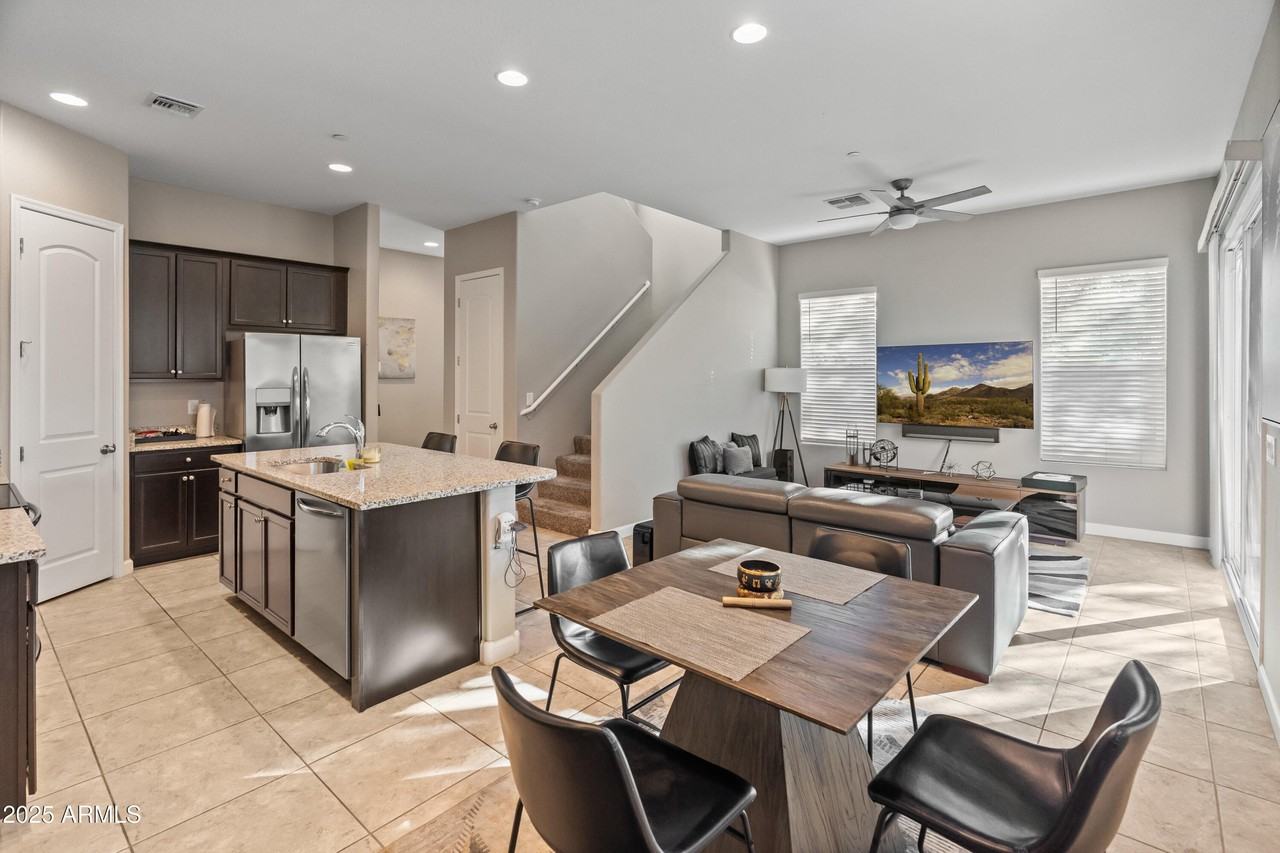 3020 N 37th Pl - Photo 6 of 23