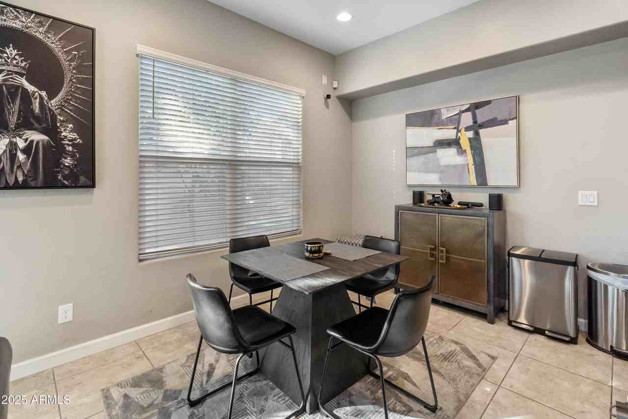 3020 N 37th Pl - Photo 7 of 23