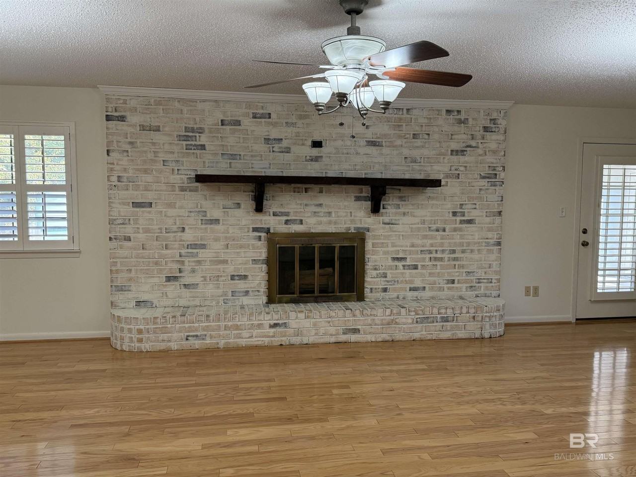 22022 Nelson St - Photo 3 of 14