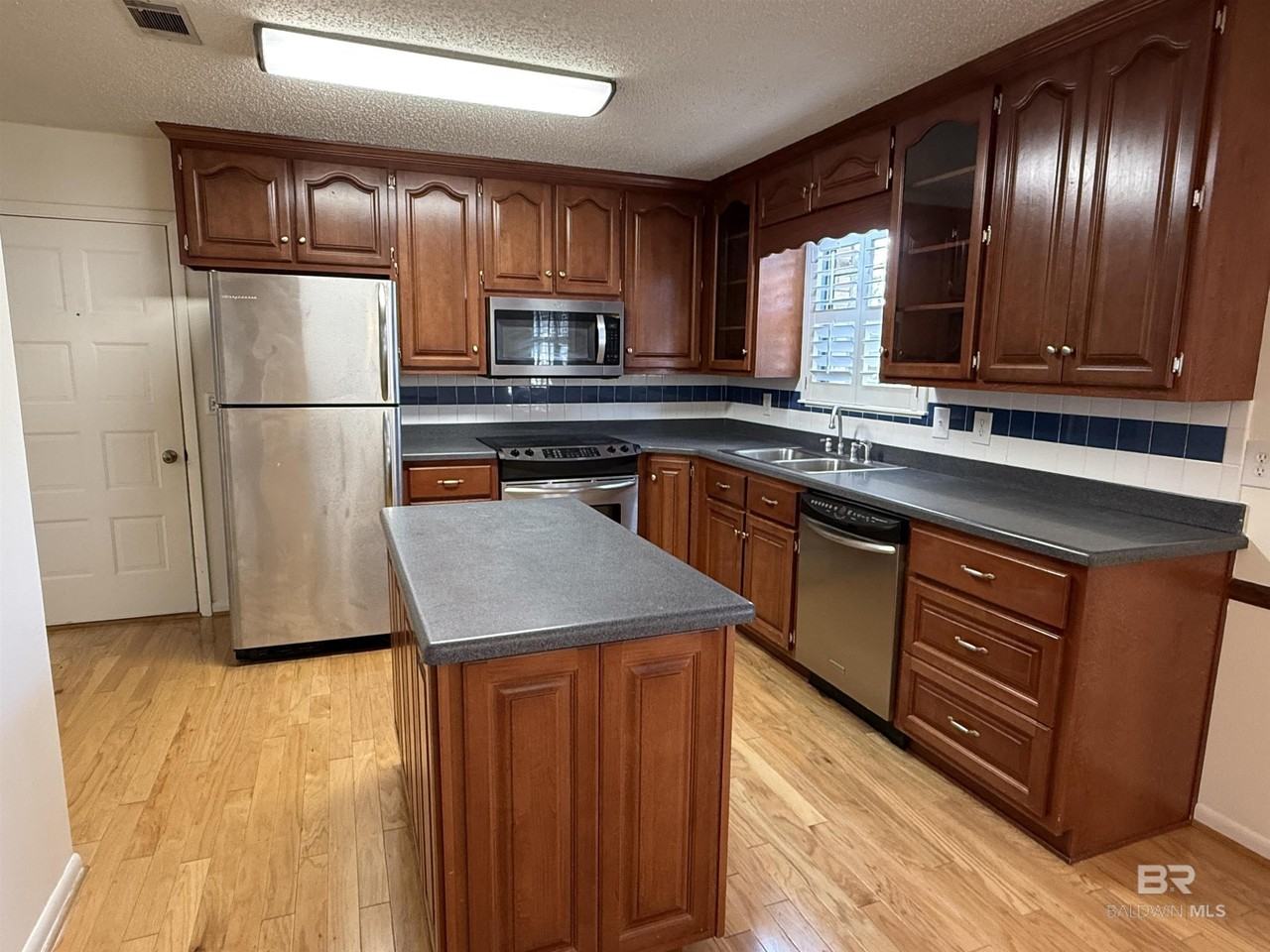 22022 Nelson St - Photo 4 of 14