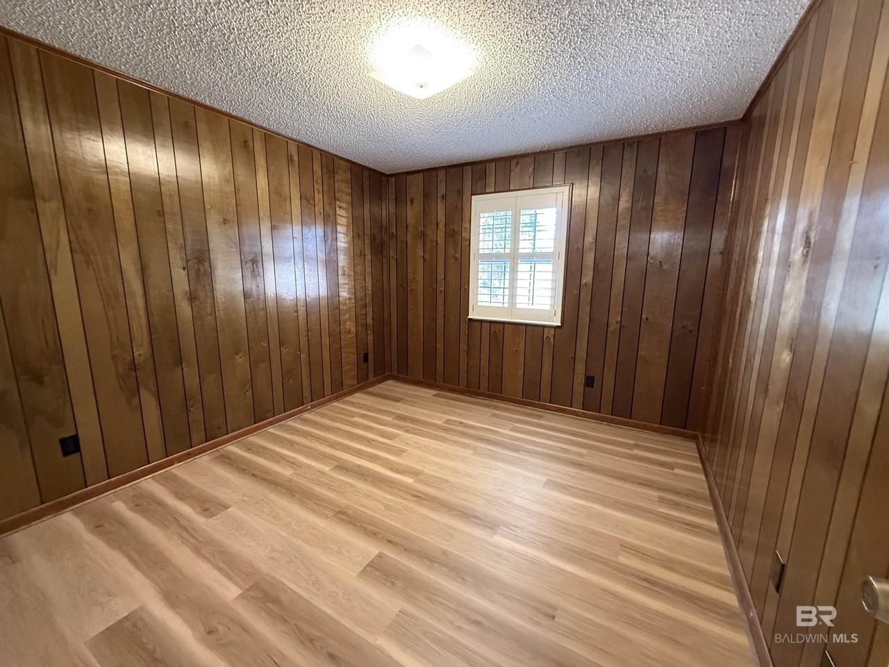 22022 Nelson St - Photo 7 of 14