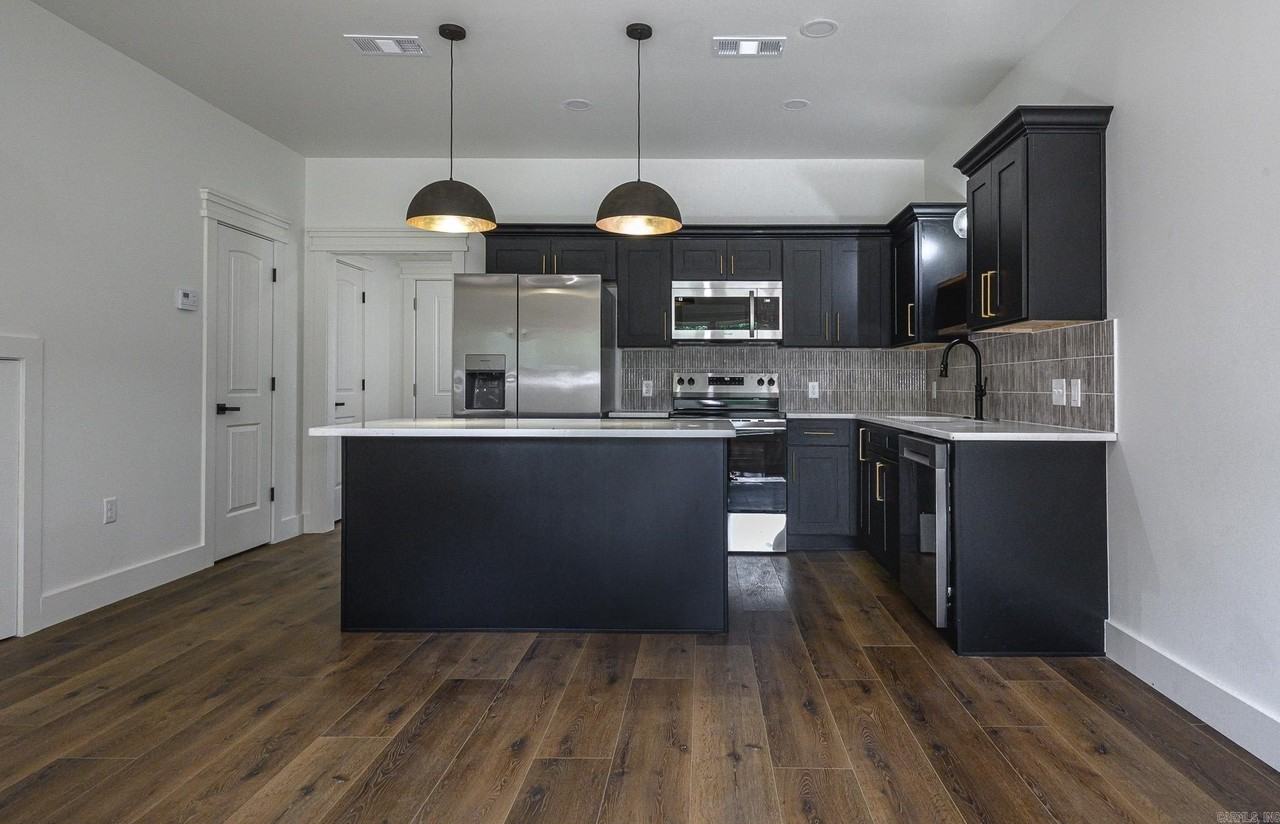 918 Reine Street South - Photo 2 of 33