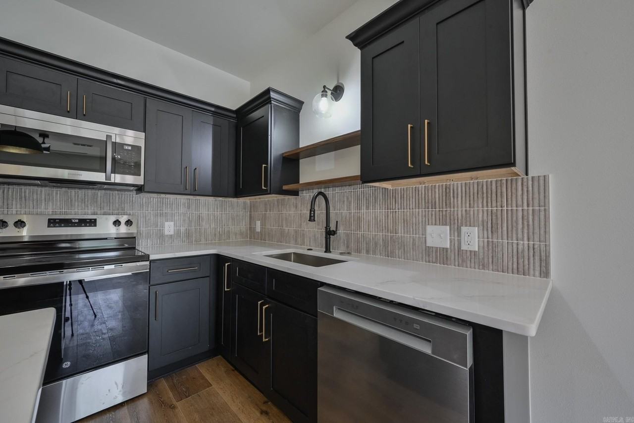 918 Reine Street South - Photo 6 of 33