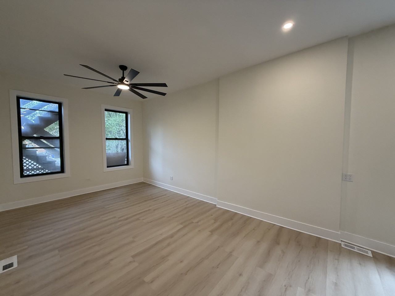 1322 West Ohio Street #3R - Photo 3 of 8