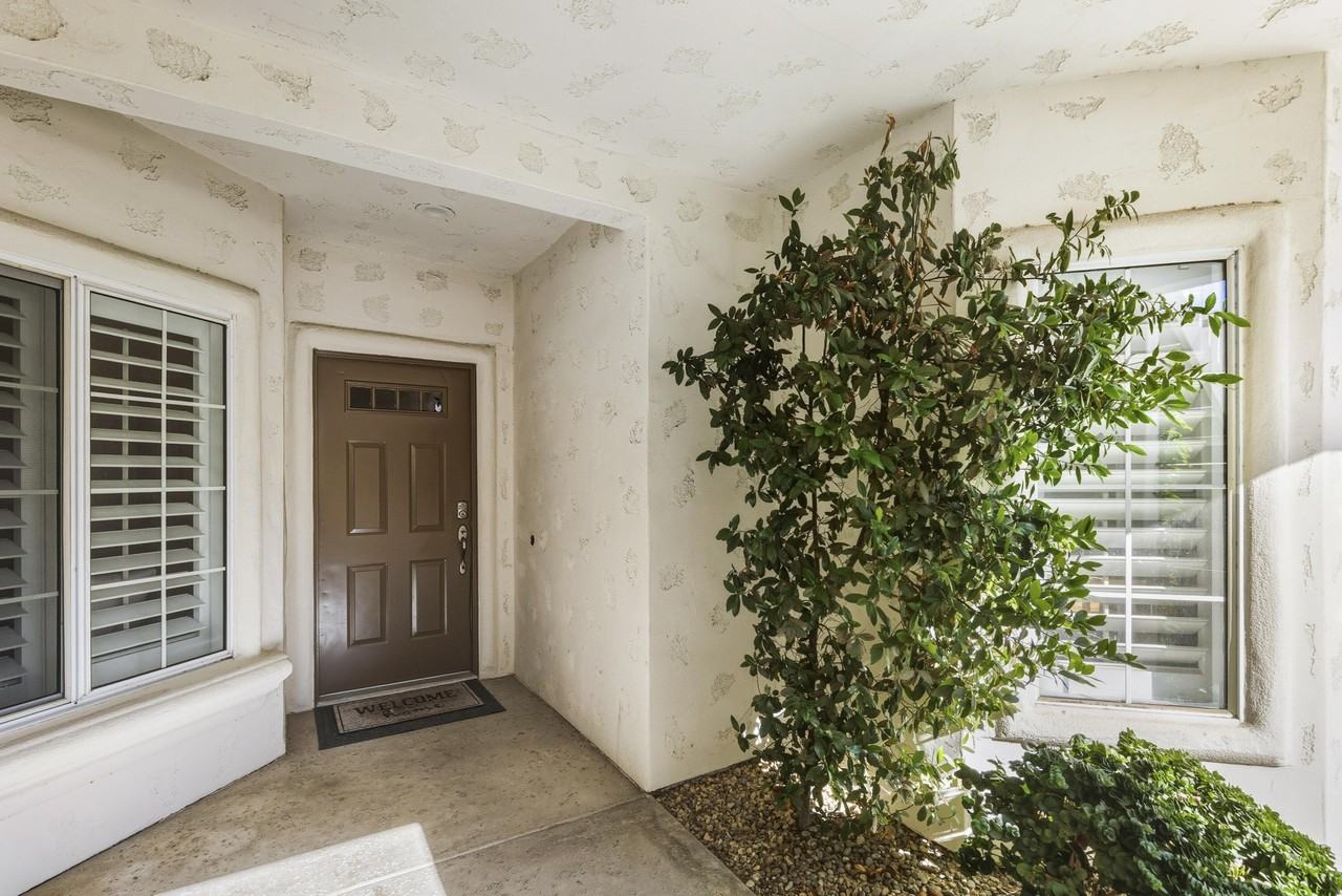 289 Vista Royale Circle West - Photo 5 of 50