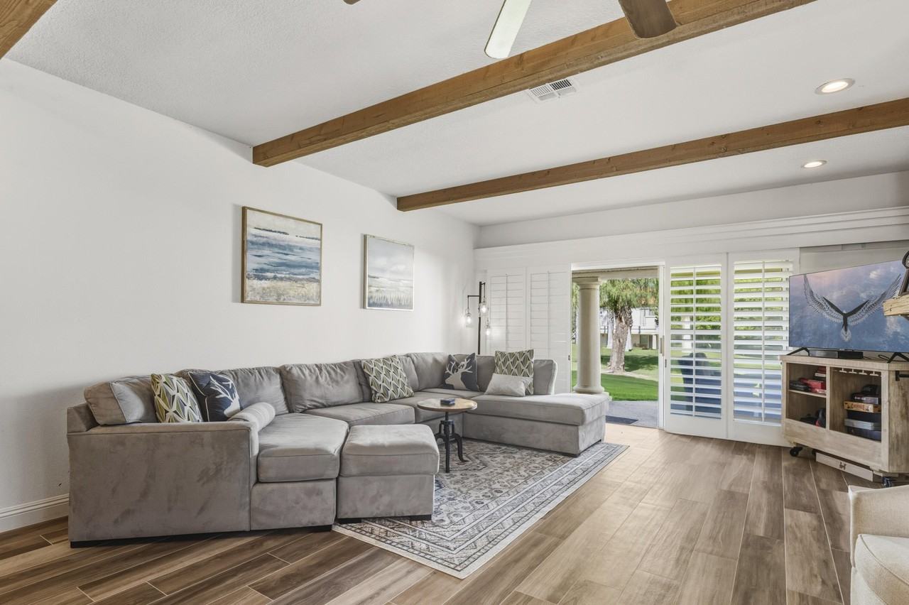 289 Vista Royale Circle West - Photo 6 of 50