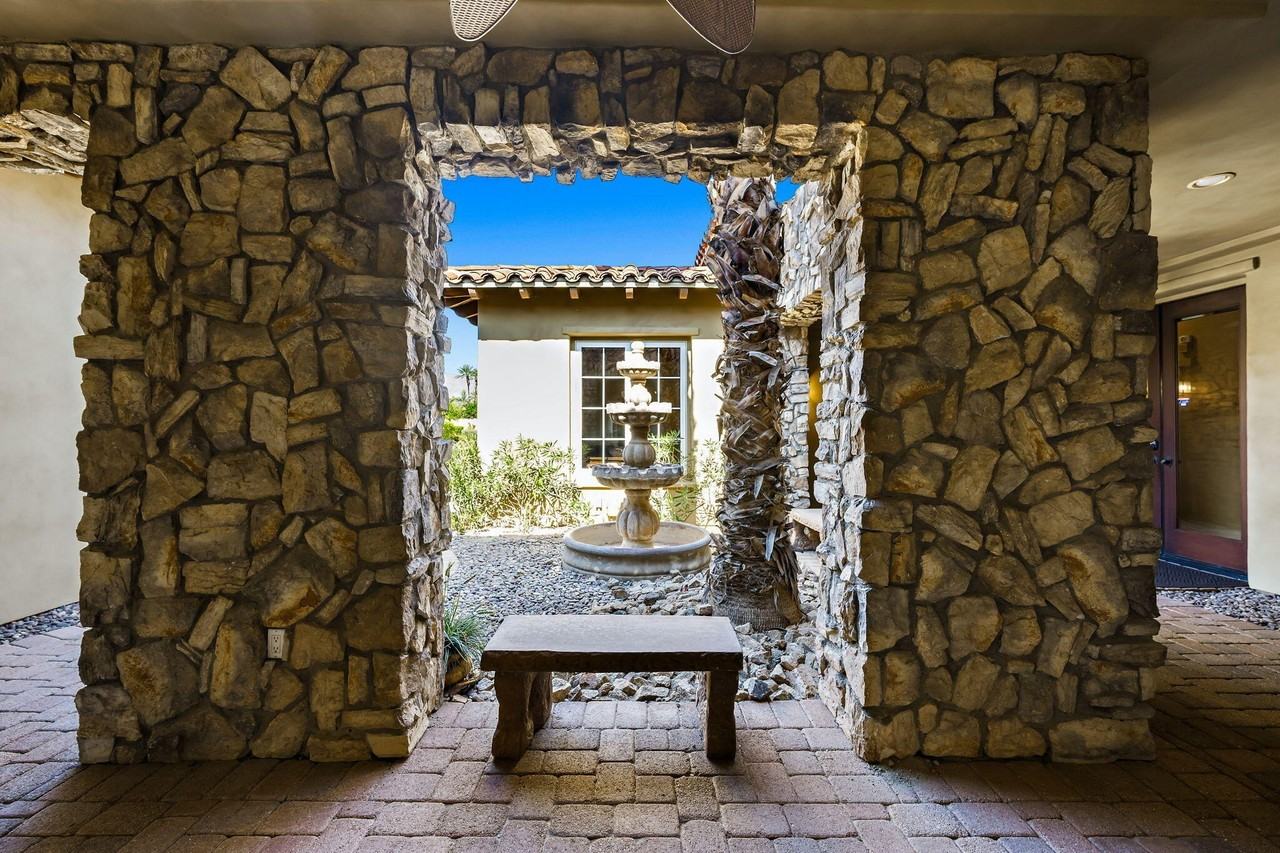 56222 Village Dr - Photo 5 of 50