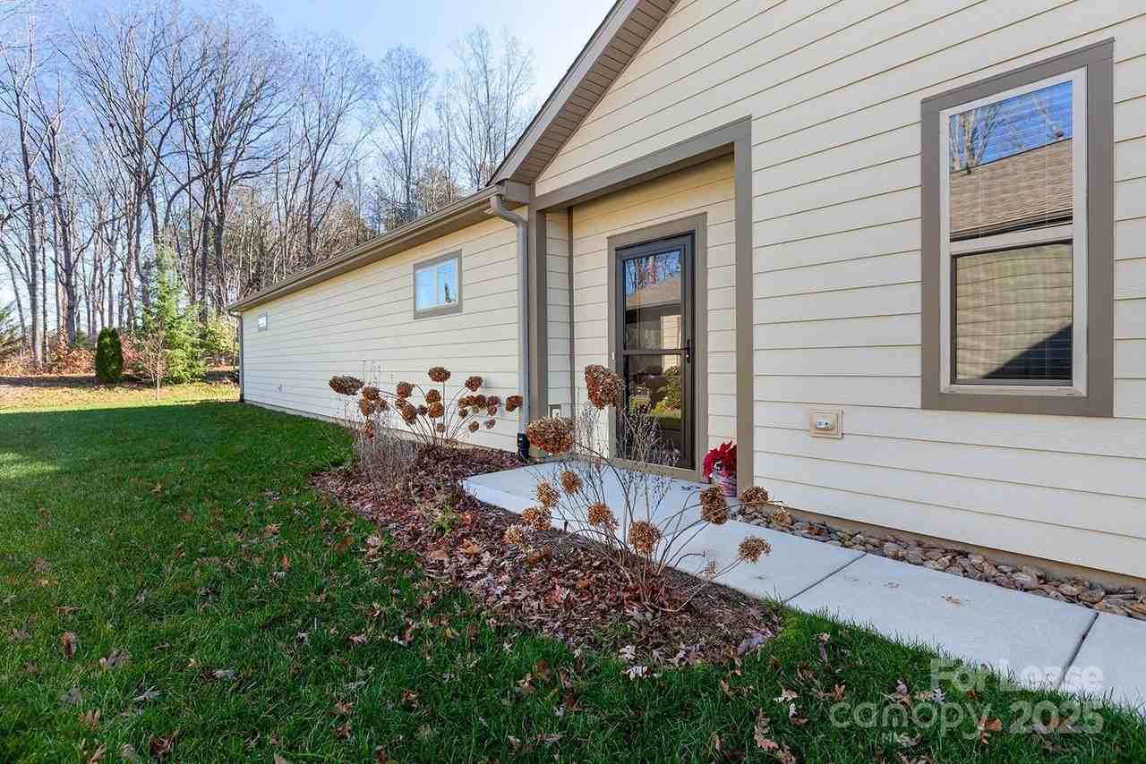 192 Flat Rock Drive - Photo 3 of 37