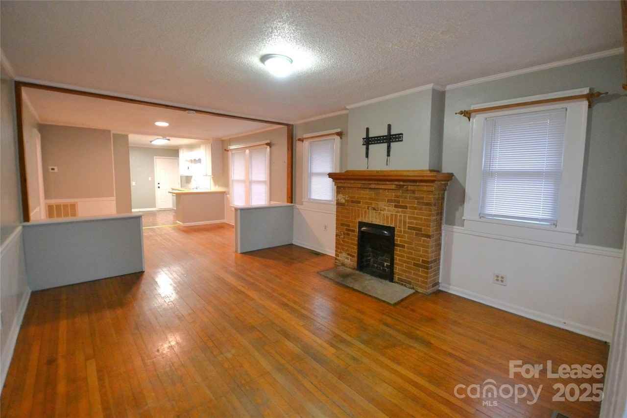 128 Harwood Street - Photo 3 of 31