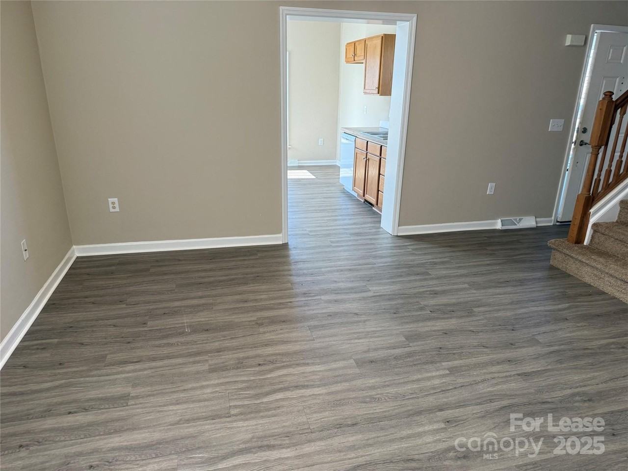 918 Faye Street - Photo 4 of 20