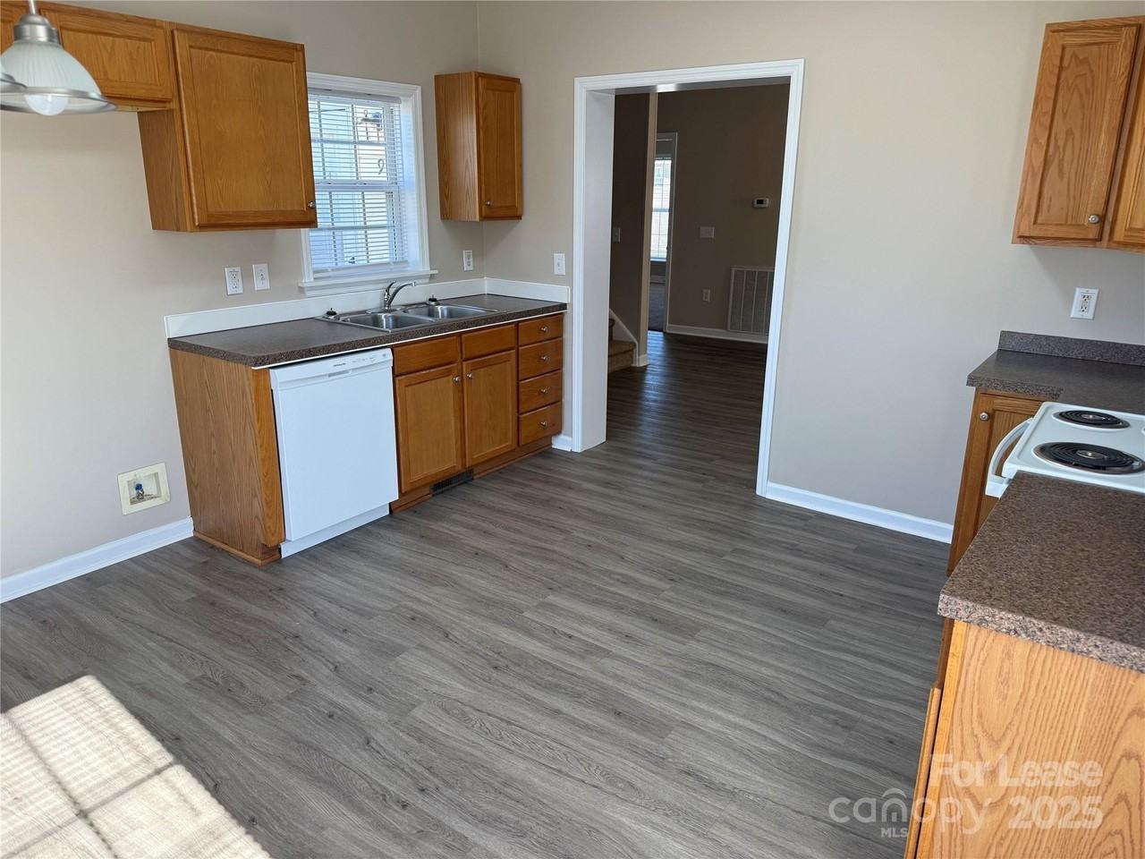 918 Faye Street - Photo 5 of 20