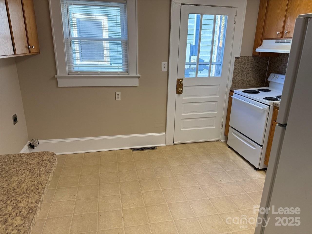 445 Reynolda Drive - Photo 3 of 10