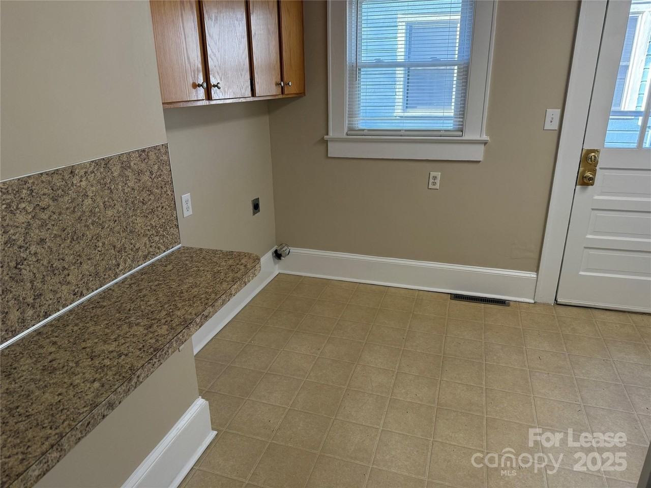 445 Reynolda Drive - Photo 4 of 10