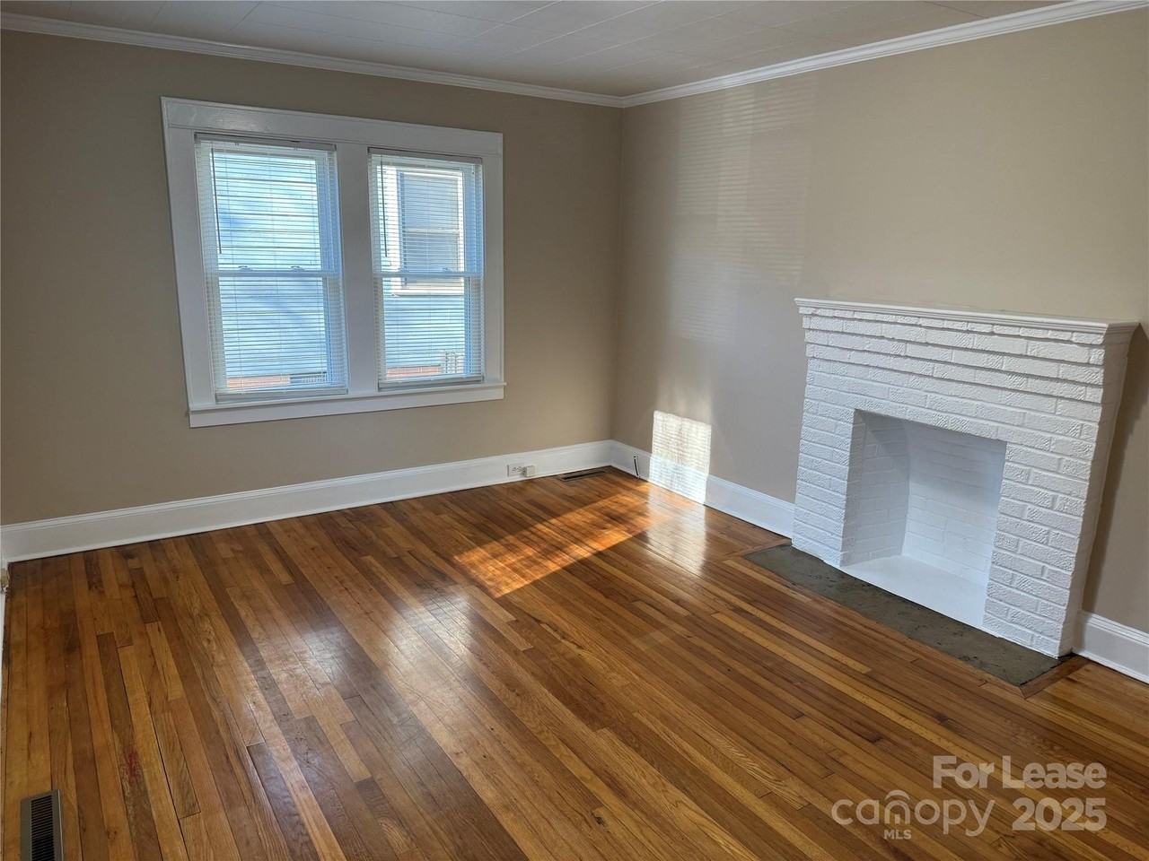 445 Reynolda Drive - Photo 6 of 10