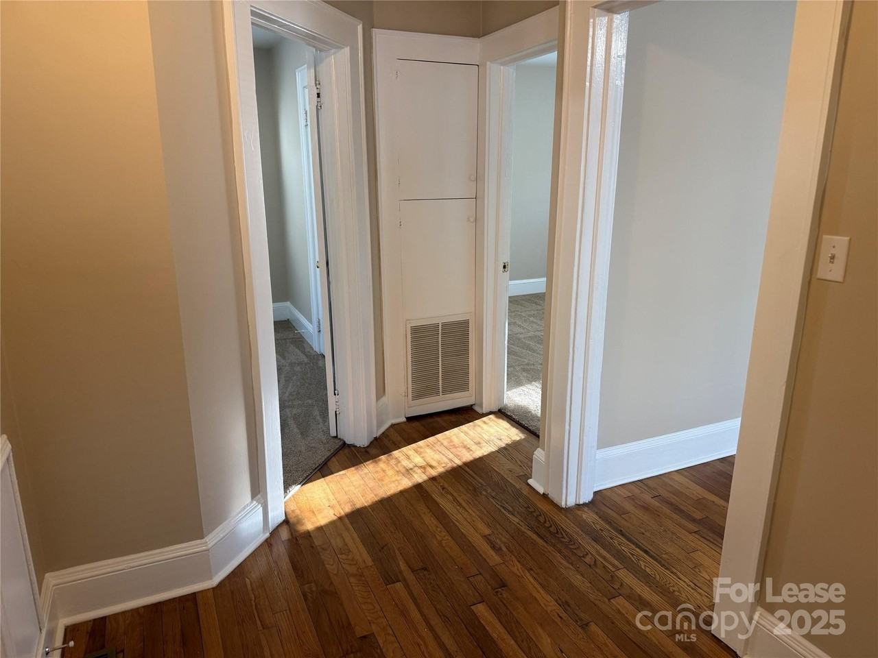 445 Reynolda Drive - Photo 7 of 10