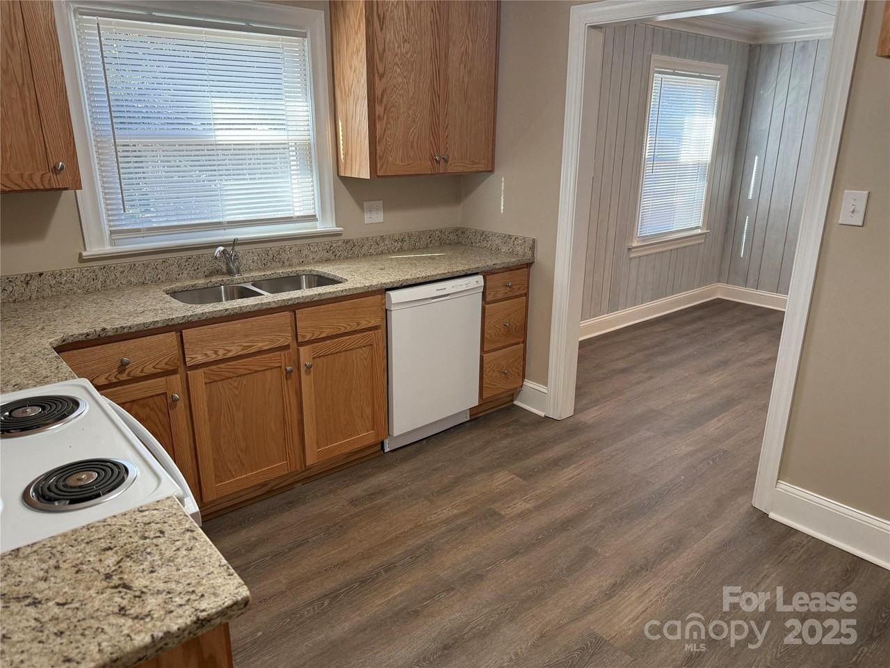 213 Magnolia Street - Photo 3 of 12