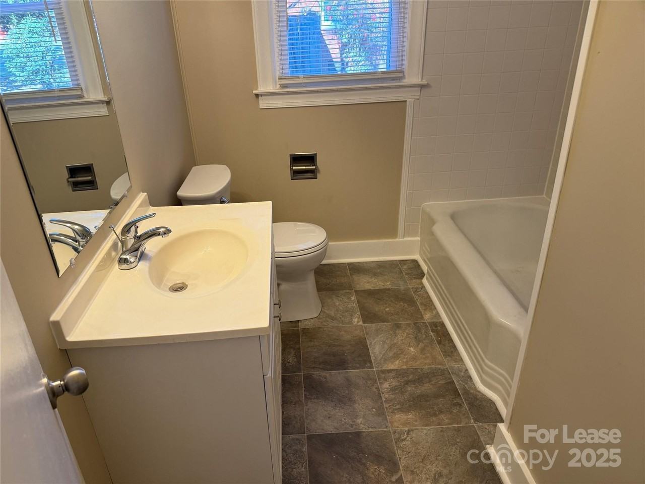 213 Magnolia Street - Photo 7 of 12