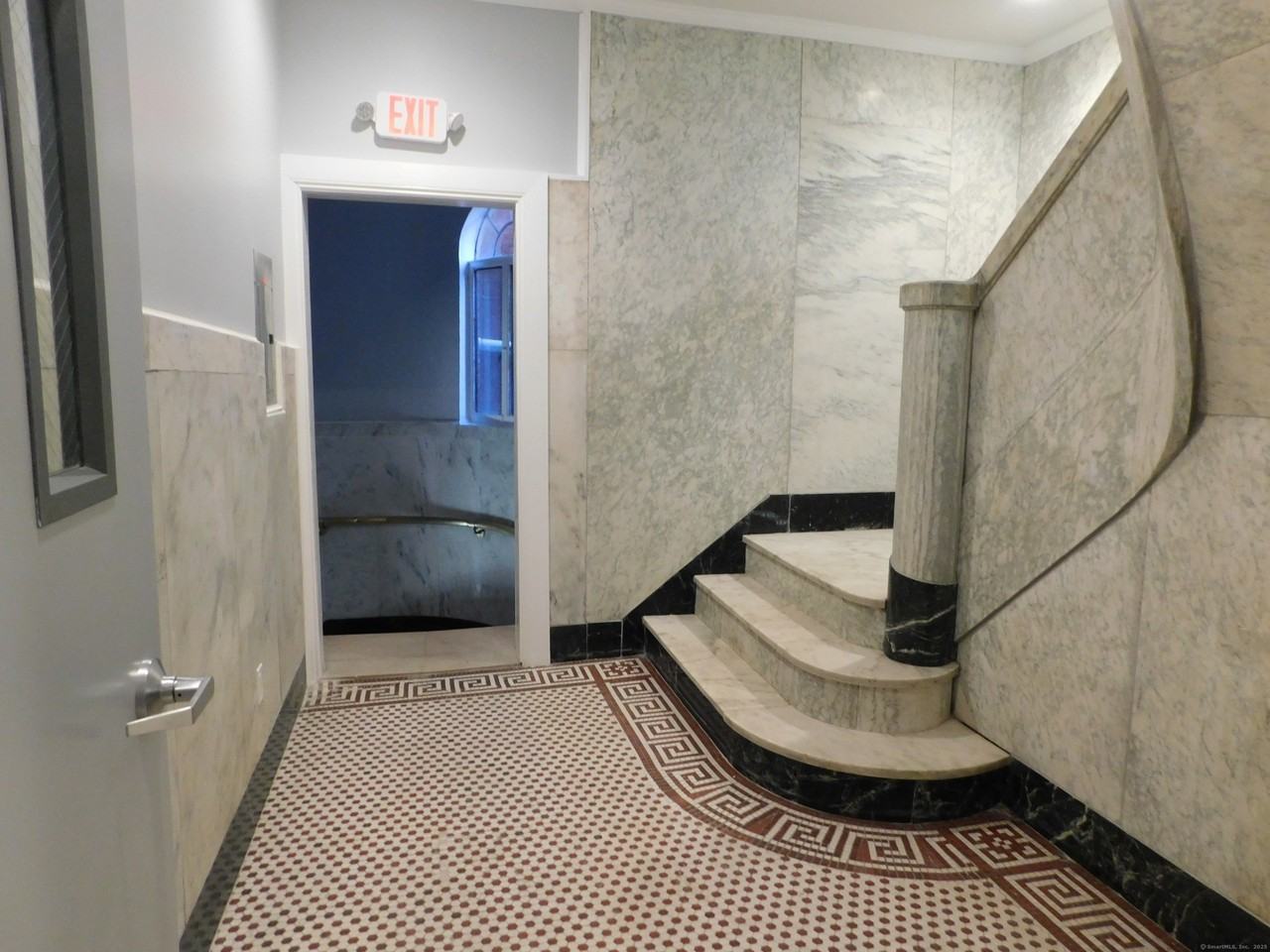 57 Bank St #303 - Photo 3 of 8