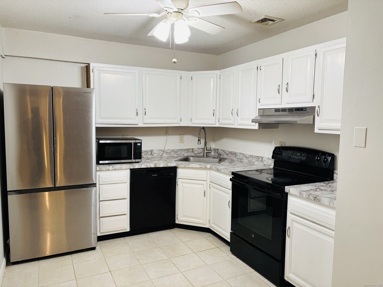 507 Twin Circle Drive #507 - Photo 4 of 14