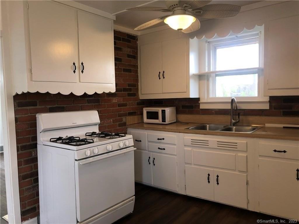 30 Seemans Lane - Photo 3 of 10