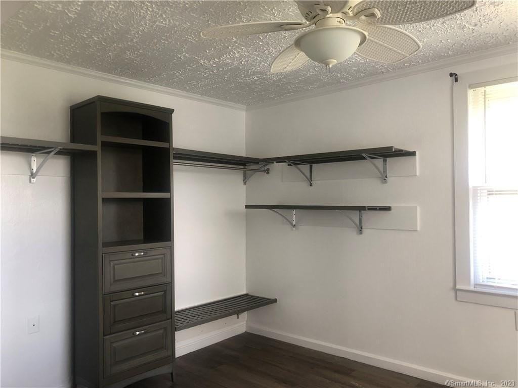 30 Seemans Lane - Photo 7 of 10