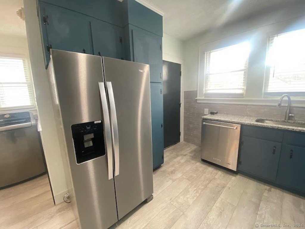 279 Wakelee Avenue - Photo 3 of 23