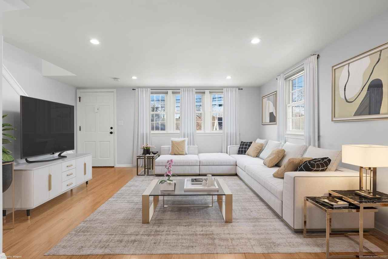 16 Silk Street - Photo 2 of 34