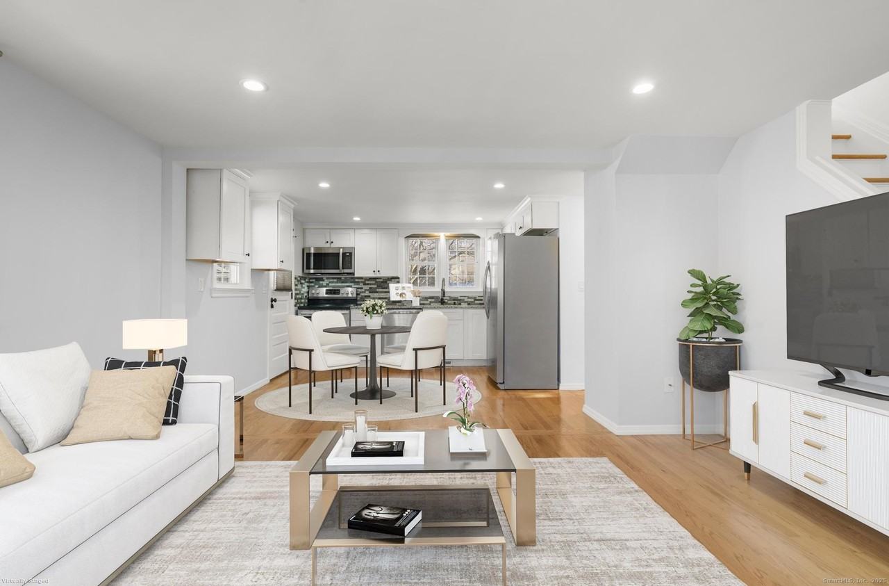 16 Silk Street - Photo 3 of 34