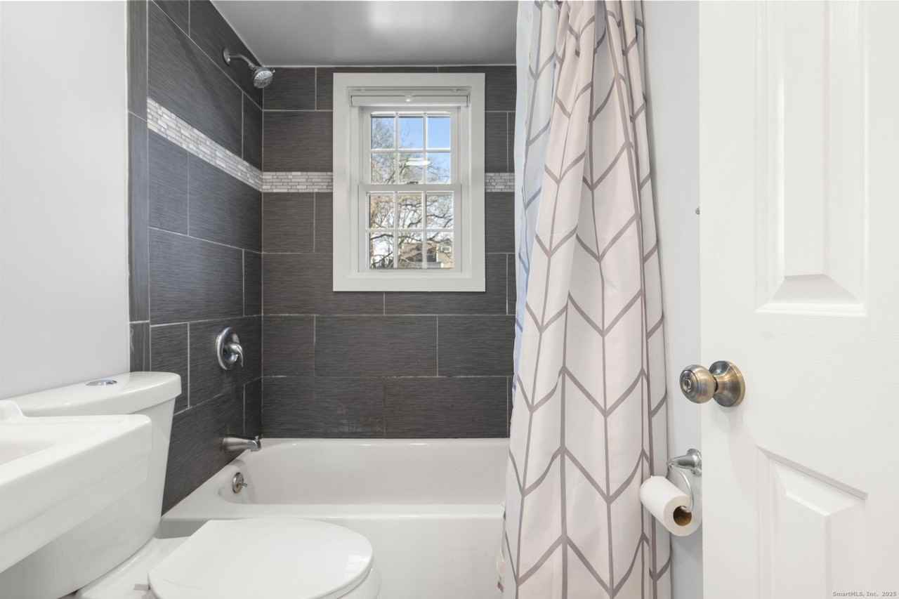 16 Silk Street - Photo 7 of 34