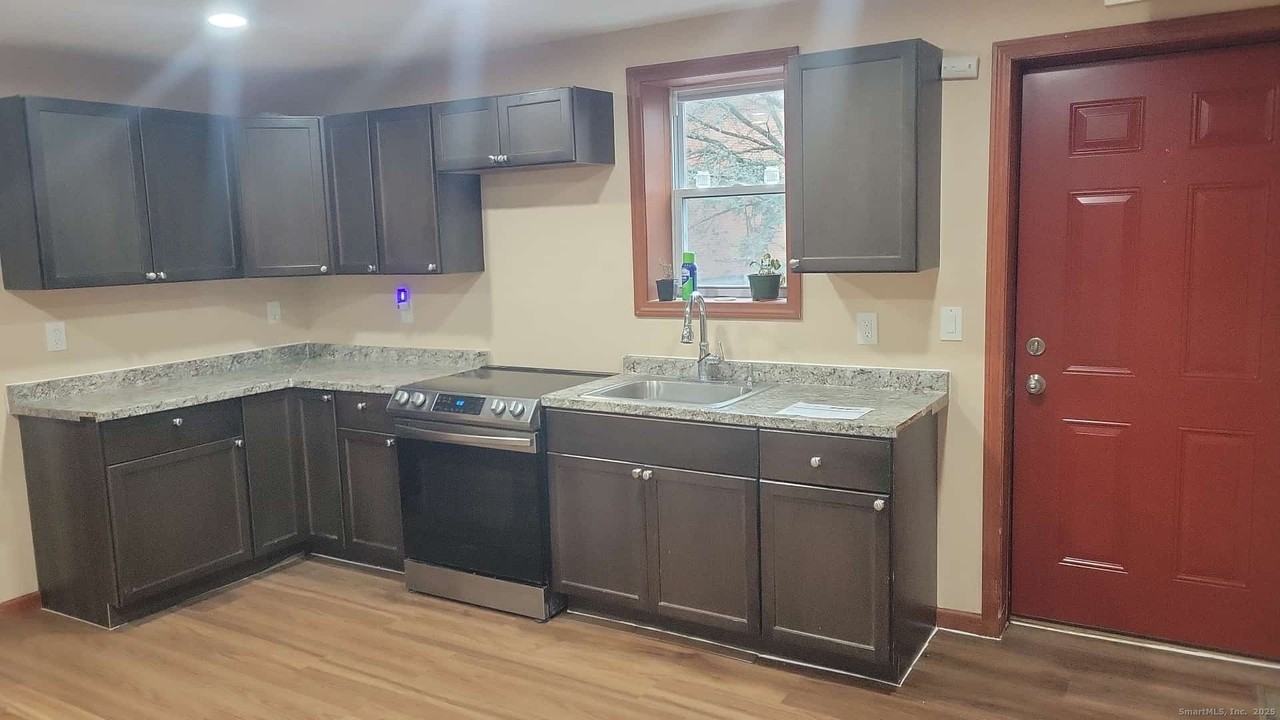 1 Barristers Court - Photo 5 of 11