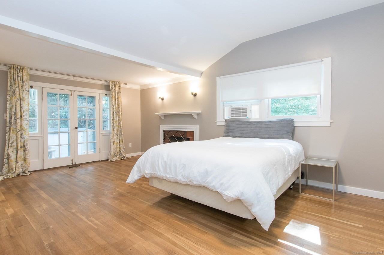 211 New Canaan Road - Photo 4 of 40