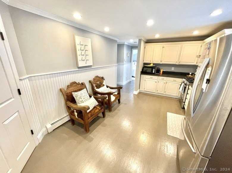 840 East Broadway #2 - Photo 6 of 15