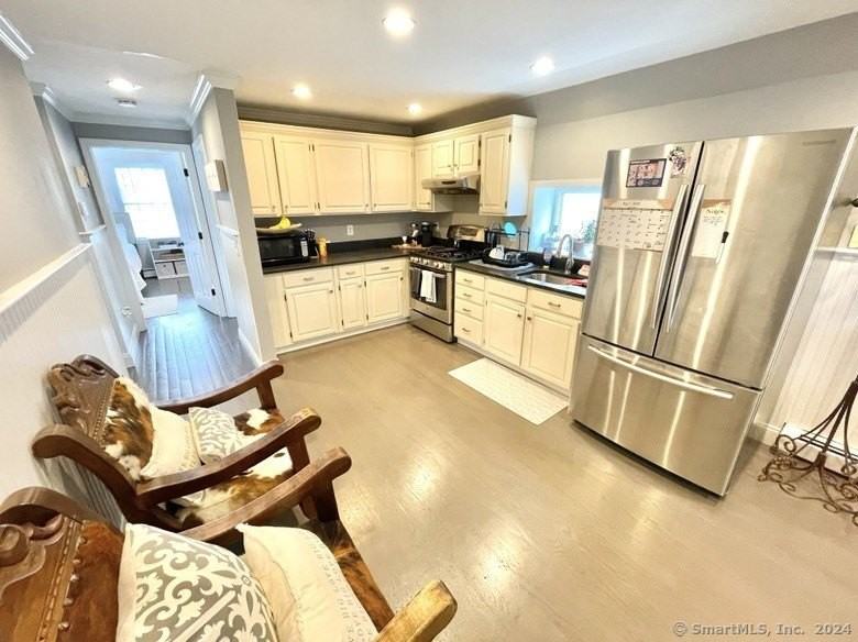 840 East Broadway #2 - Photo 7 of 15