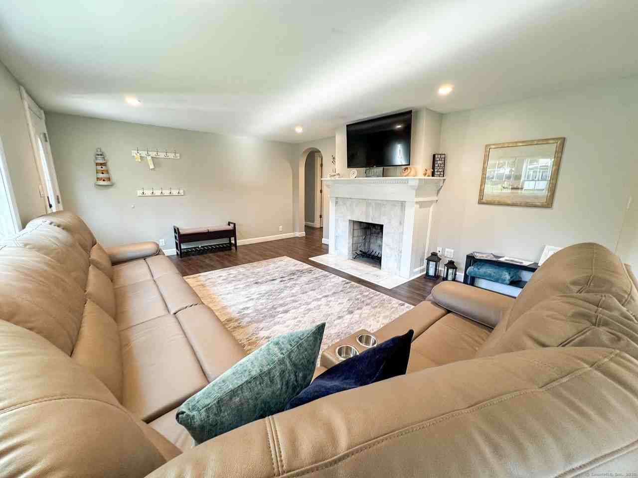 66 Nehantic Dr - Photo 4 of 31