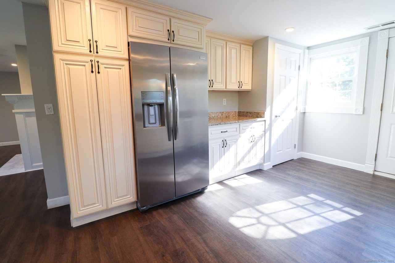 66 Nehantic Dr - Photo 7 of 31