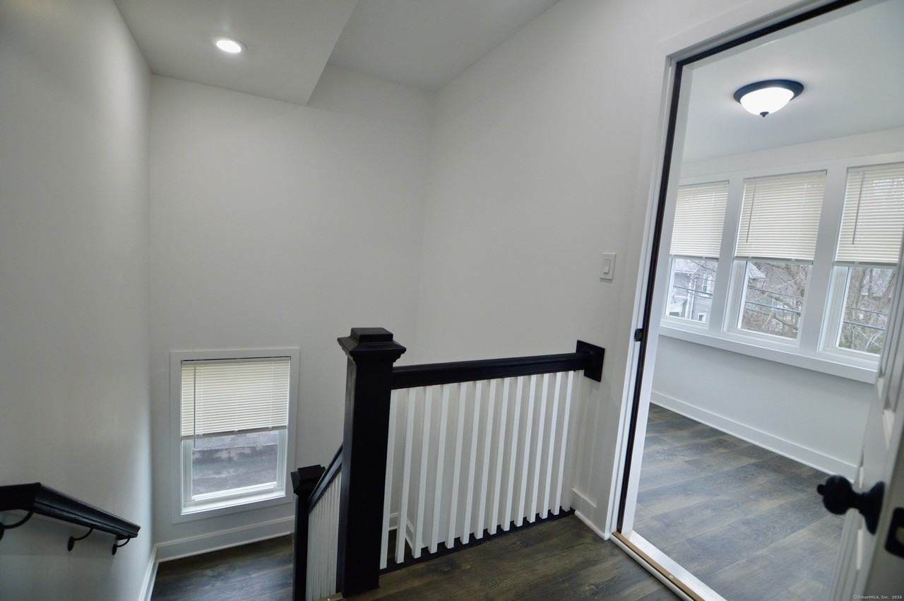 21 Nichols St - Photo 3 of 21