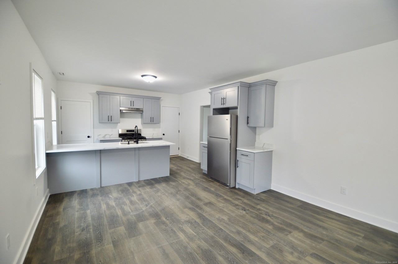 21 Nichols St - Photo 4 of 21