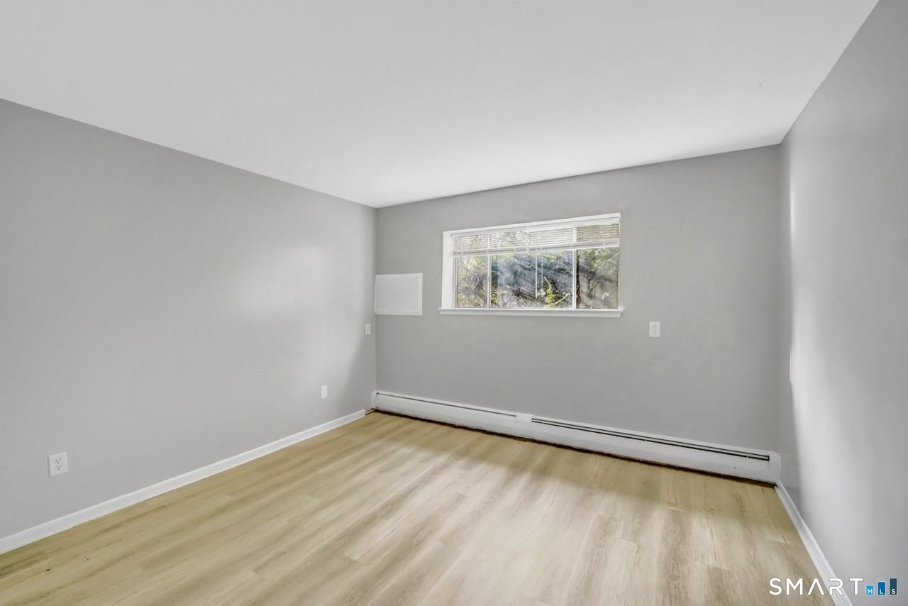 279 Oakville Avenue #B12 - Photo 4 of 9