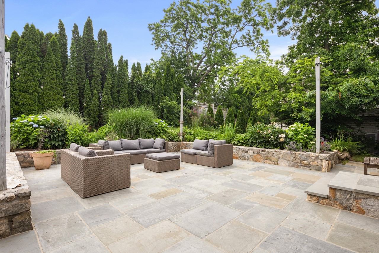 19 Sherwood Drive - Photo 3 of 23