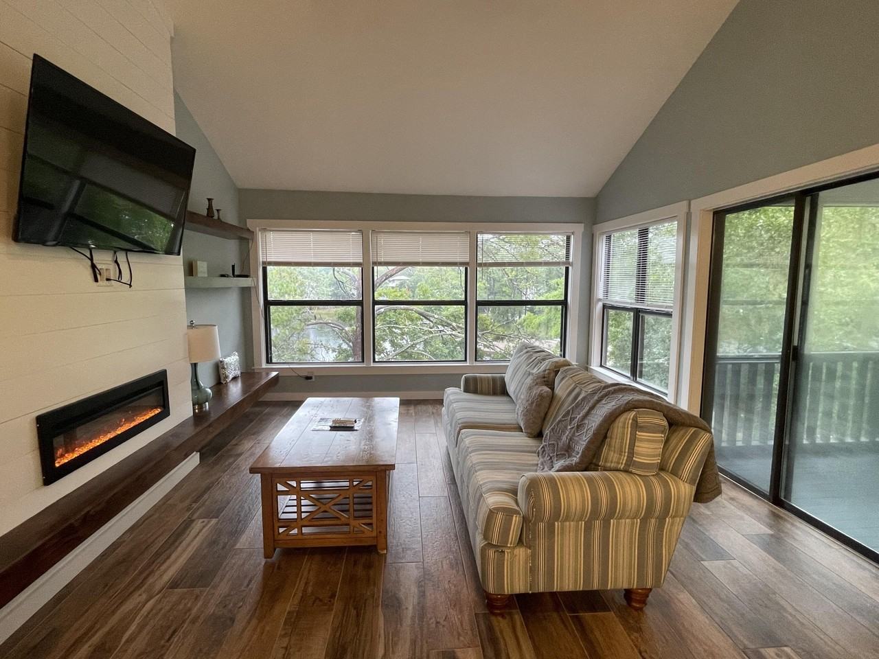 300 Yacht Club Dr Unit 18 #18 - Photo 2 of 18