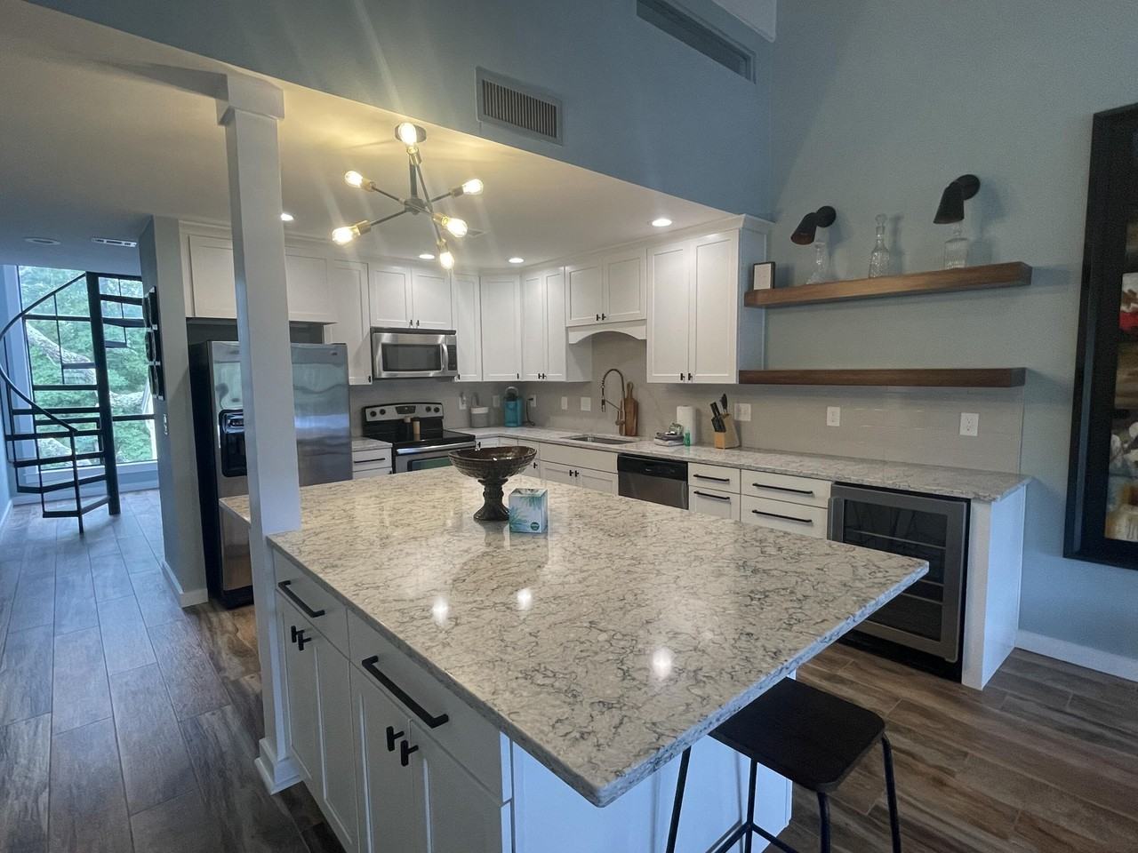 300 Yacht Club Dr Unit 18 #18 - Photo 4 of 18