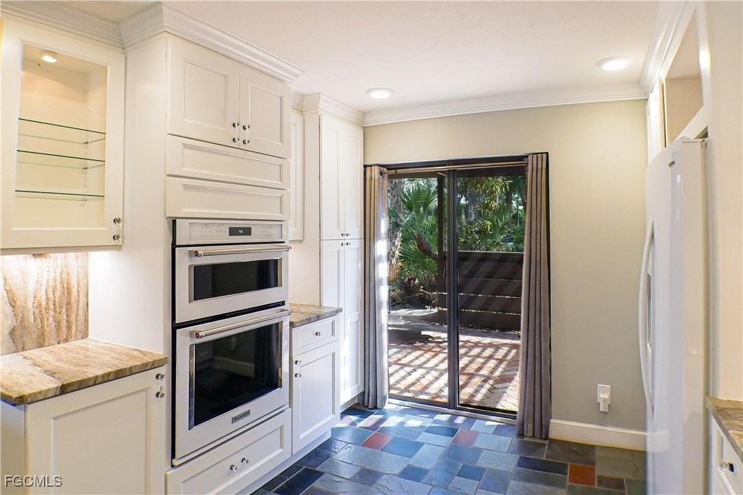 112 Pinebrook Drive - Photo 4 of 32